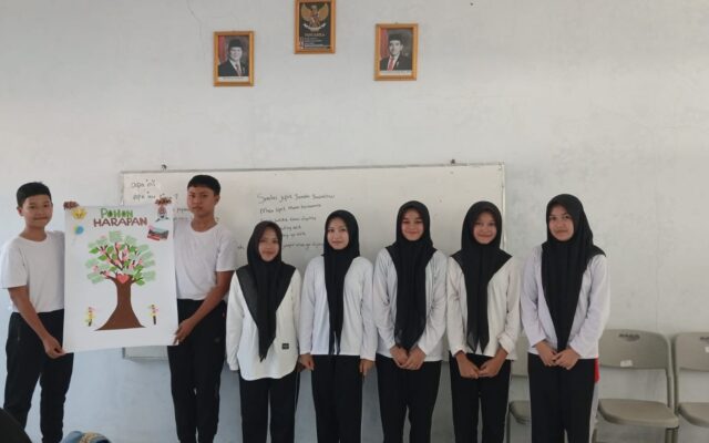 Pendidikan Karakter dan Publik Speaking, Brapasga MAN 1 Majalengka Siapkan Properti Karnaval HUT ke-81 RI