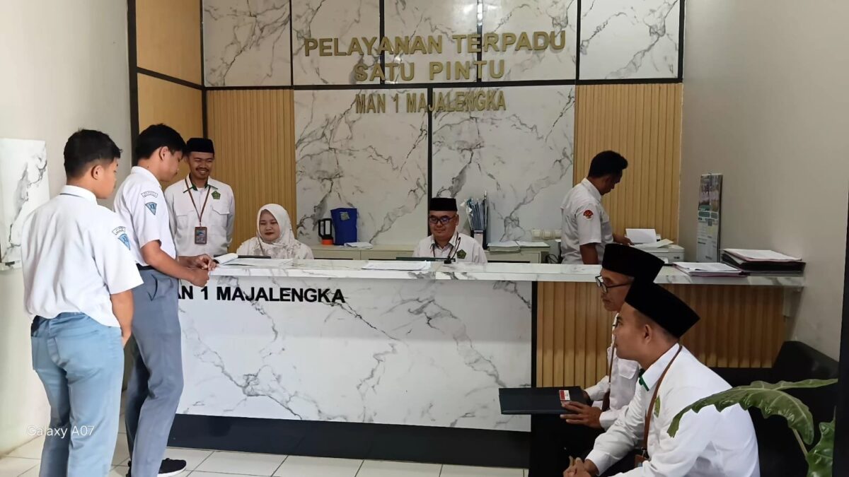 Tingkatkan Kualitas Layanan, MAN 1 Majalengka Optimalkan Peran PTSP Bagi Masyarakat
