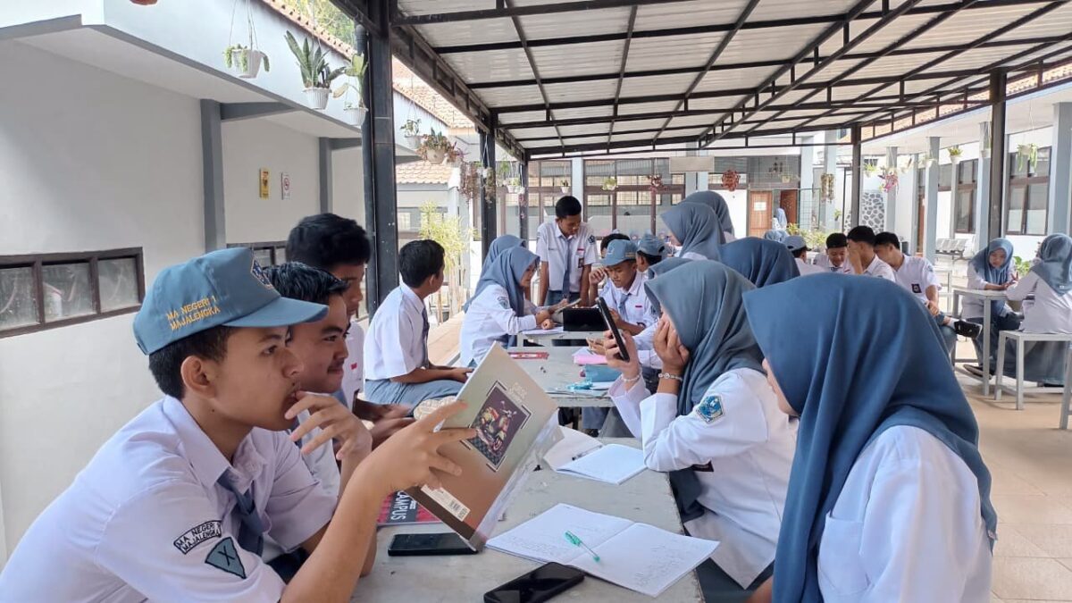 Tingkatkan Penalaran Siswa, Guru Fisika MAN 1 Majalengka Gelar Praktikum Virtual Alat Ukur