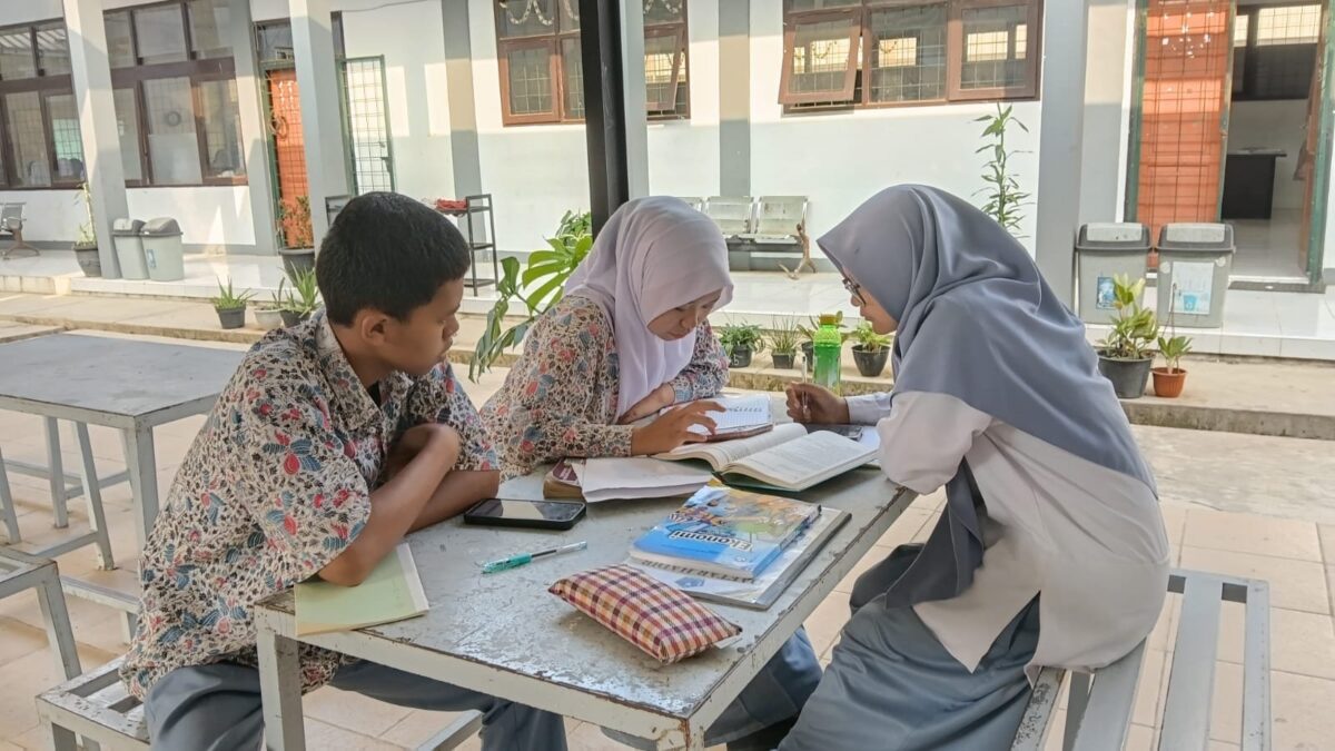 Persiapkan Generasi Berprestasi, MAN 1 Majalengka Gelar Bimbingan Intensif OMI Ekonomi
