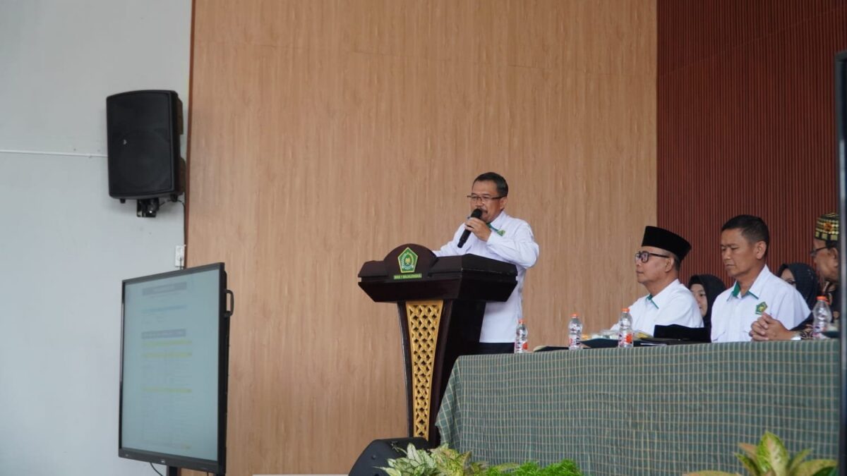 Perkuat Sinergi, Plt. Kepala MAN 1 Majalengka Sambut Wali Murid Kelas X