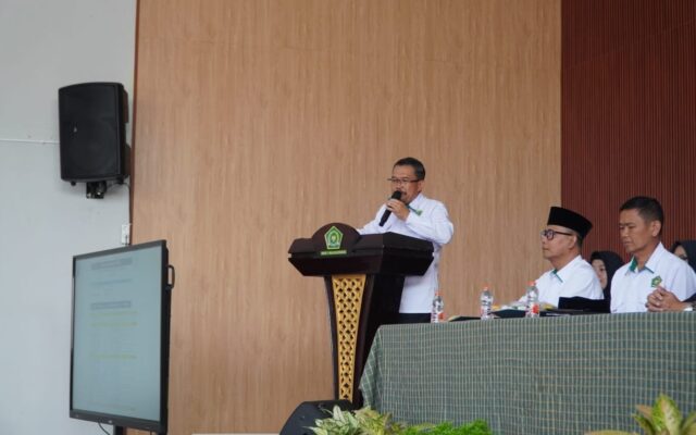 Perkuat Sinergi, Plt. Kepala MAN 1 Majalengka Sambut Wali Murid Kelas X