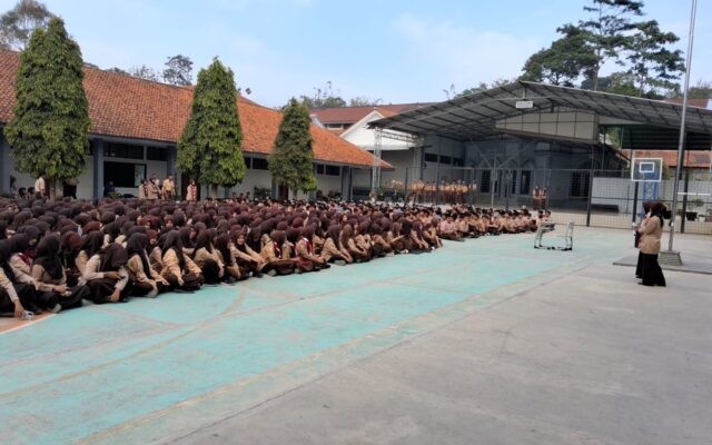 Tingkatkan Kedisiplinan dan Nilai Spiritual, Kelas XII.5 Sukses Laksanakan Pembiasaan Kultum di MAN 1 Majalengka