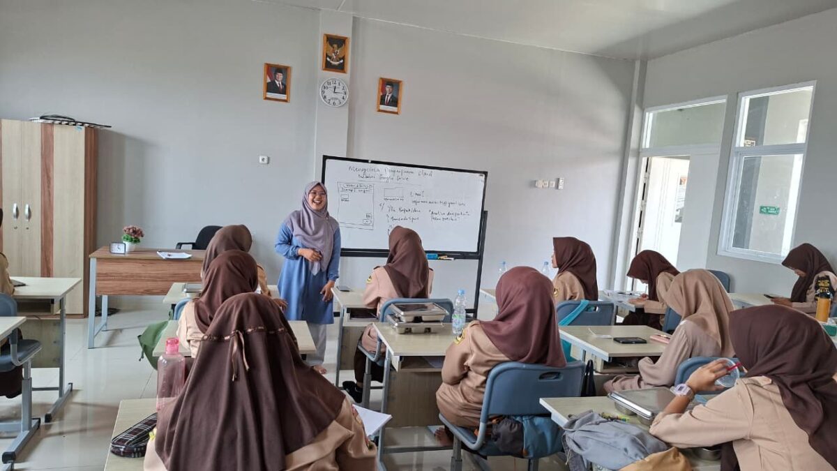 Jaga Kebersihan Diri, Keputrian XII MAN 1 Majalengka Edukasi Kesehatan Rambut Sehat