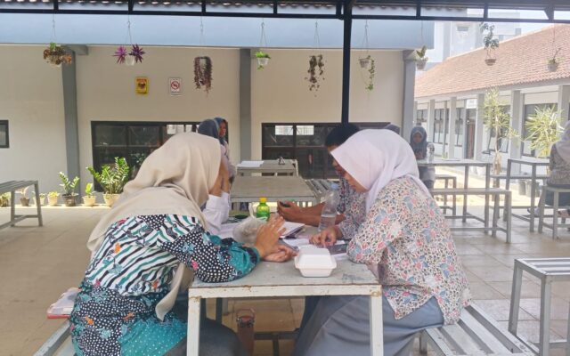 Persiapkan OMI Bidang Ekonomi, Siswa Madrasah Majalengka Bedah Soal HOTS