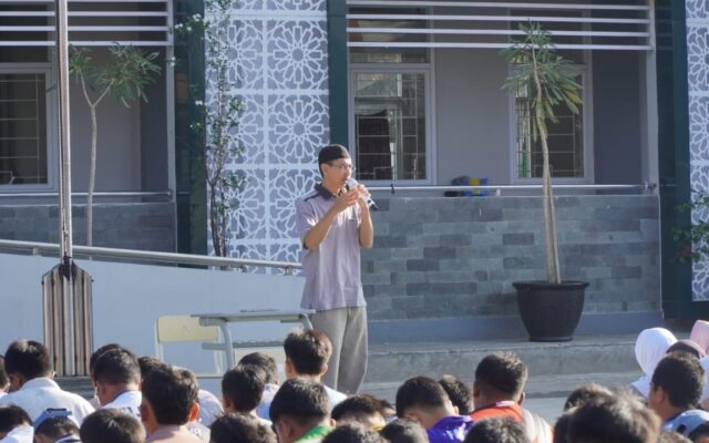 Momen Usai Kultum, Waka Humas MAN 1 Majalengka Sampaikan Pengumuman Penting