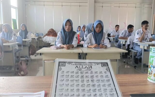 Tingkatkan Karakter Religius, Siswa MAN 1 Majalengka Biasakan Pembacaan Asmaul Husna Sebelum Pembelajaran