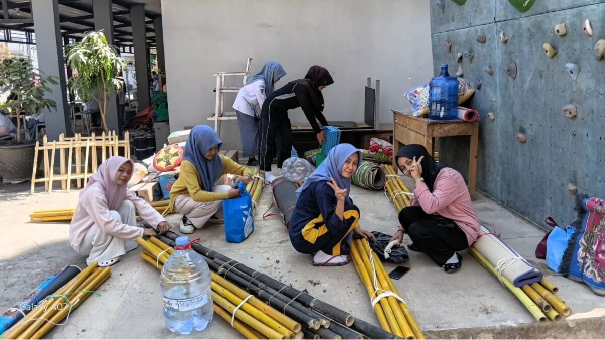 Sambut Perkemahan Bersama, Siswa MAN 1 Majalengka Matangkan Persiapan Perlengkapan
