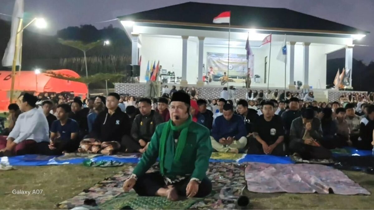 Bentuk Karakter Islami Siswa, MAN 1 Majalengka Gelar Salat Berjamaah Maghrib dan Isya di Lapangan Bumi Perkemahan