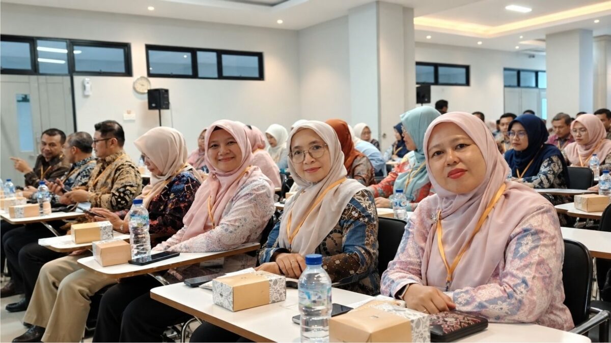 Dua Guru MAN 1 Majalengka Ikuti Pelatihan Instrumentasi Praktikum Fisika Berbasis Mikrokontroler di ITB