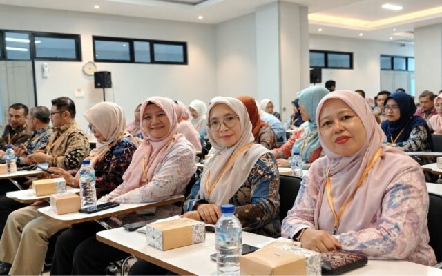 Dua Guru MAN 1 Majalengka Ikuti Pelatihan Instrumentasi Praktikum Fisika Berbasis Mikrokontroler di ITB