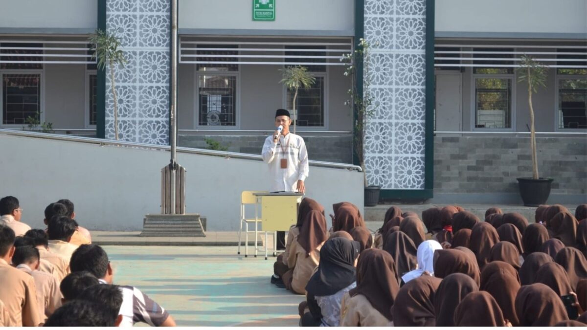 Tingkatkan Ketertiban Ibadah dan Kepedulian Sosial, MAN 1 Majalengka Gelar Pembinaan Rutin