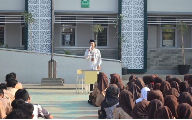 Tingkatkan Ketertiban Ibadah dan Kepedulian Sosial, MAN 1 Majalengka Gelar Pembinaan Rutin