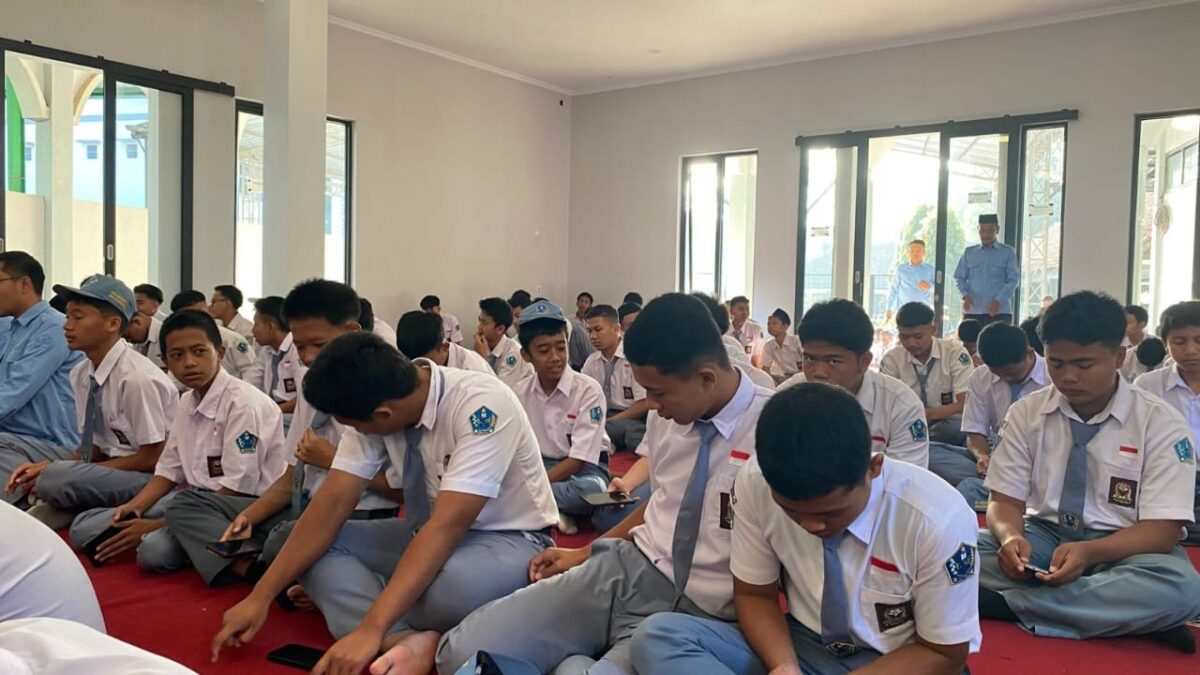 Tingkatkan Kedisiplinan dan Akhlak Siswa, MAN 1 Majalengka Rutinkan Pembiasaan Salat Duha Bersama