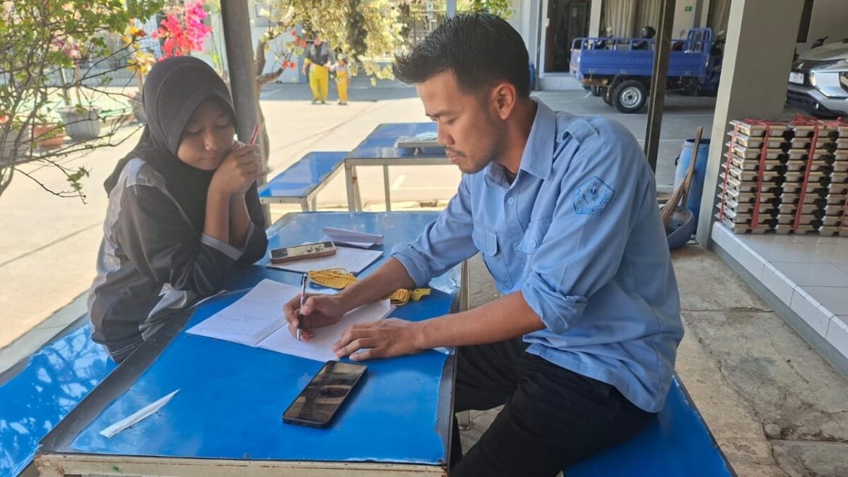 Manfaatkan Waktu Istirahat, Siswi MAN 1 Majalengka Tekun Persiapkan OMI Sains Kimia