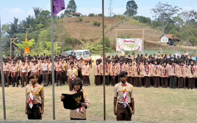 Siti Shofiatunnufus Sukses Bacakan UUD 1945 Pada Apel Perkemahan Ekstrakurikuler di Lebak Barat