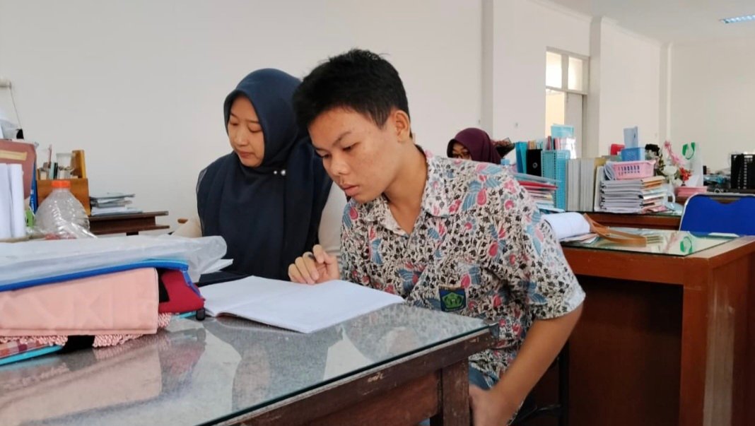Mantapkan Materi Olimpiade, Guru MAN 1 Majalengka Intensifkan Bimbingan Matematika OMI