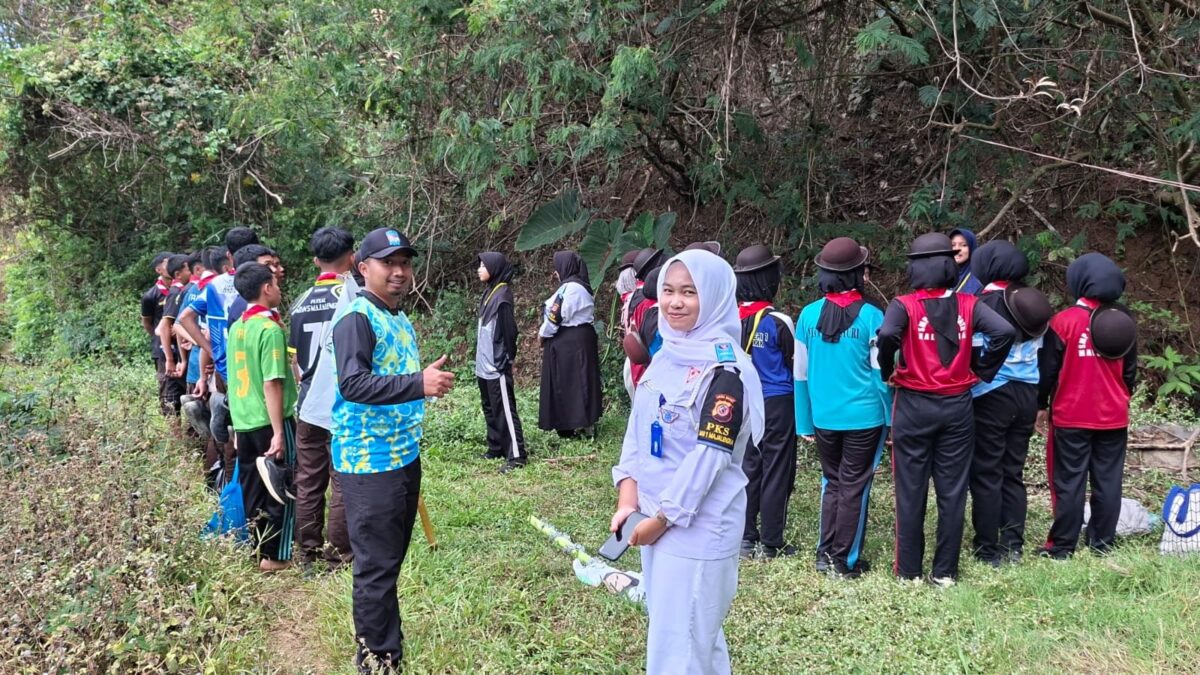 Tingkatkan Kesiapsiagaan, Anggota PKS MAN 1 Majalengka Amankan Pos 4 Kegiatan Hiking