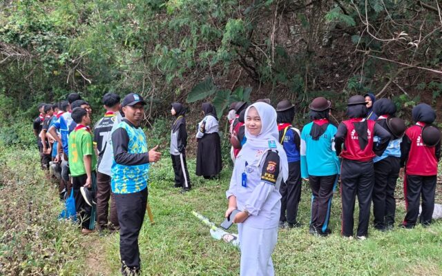 Tingkatkan Kesiapsiagaan, Anggota PKS MAN 1 Majalengka Amankan Pos 4 Kegiatan Hiking