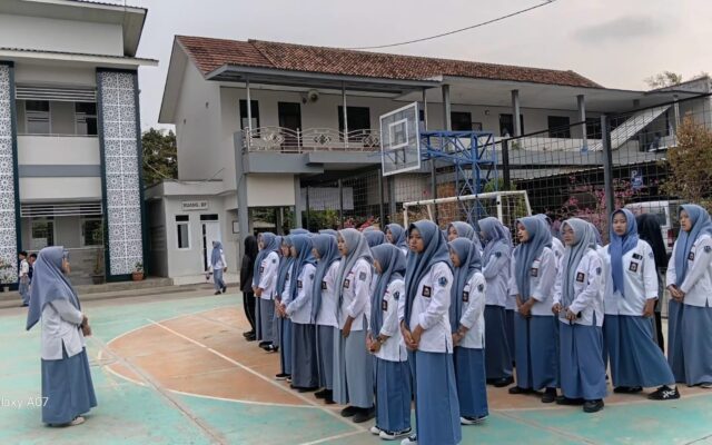Inovasi Pembiasaan Pagi, MAN 1 Majalengka Fasilitasi Siswi Berhalangan dengan Bersholawat