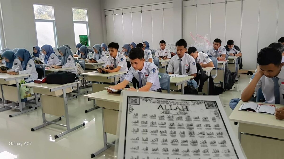 Tingkatkan Religiusitas Siswa, MAN 1 Majalengka Biaskan Pembacaan Asmaul Husna Sebelum KBM