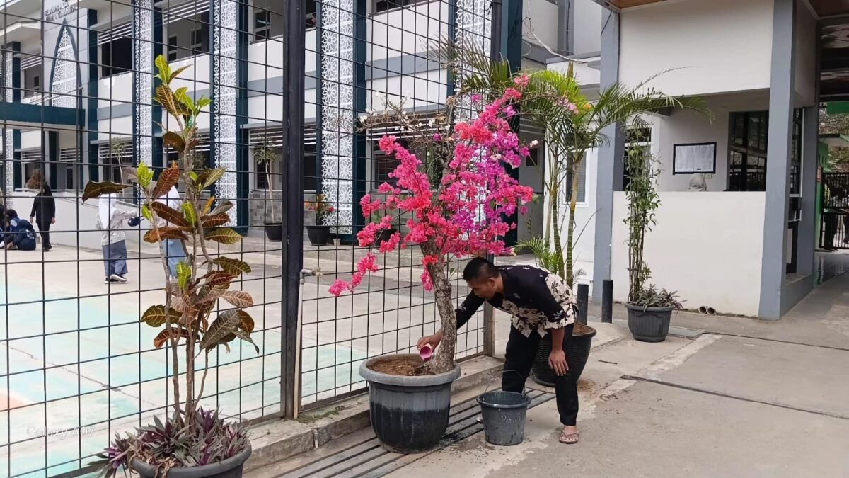 Pelihara Lingkungan Madrasah, ASN MAN 1 Majalengka Wujudkan Program Panca Cinta
