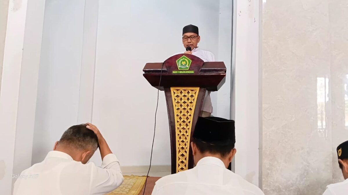 Khutbah Jumat di MAN 1 Majalengka Tegaskan Sifat Orang Saleh dan Perkuat Silaturahmi