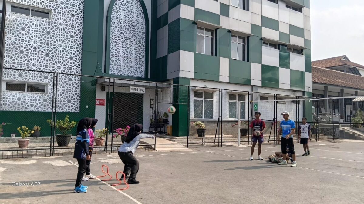 MAN 1 Majalengka Gelar Pembinaan Atlet Bola Voli Kelas X.13 Guna Tingkatkan Prestasi