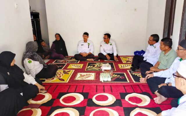 Pererat Silaturahmi, Plt Kepala, Guru, dan Staf MAN 1 Majalengka Gelar Takziyah