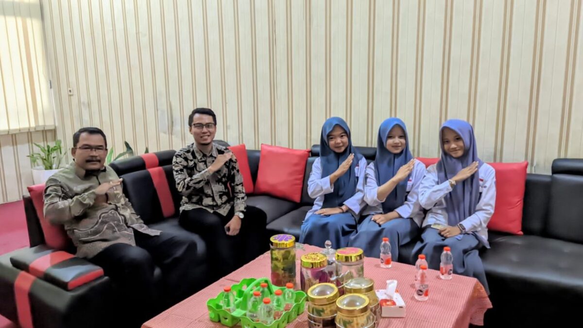 Raih Peringkat Pertama se-Jabar di OMI Riset 2026, Tim Riset MAN 1 Majalengka Terima Motivasi Plt Kepala Madrasah
