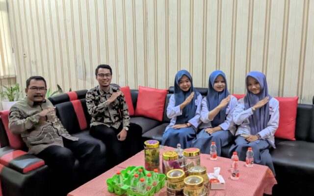 Raih Peringkat Pertama se-Jabar di OMI Riset 2026, Tim Riset MAN 1 Majalengka Terima Motivasi Plt Kepala Madrasah