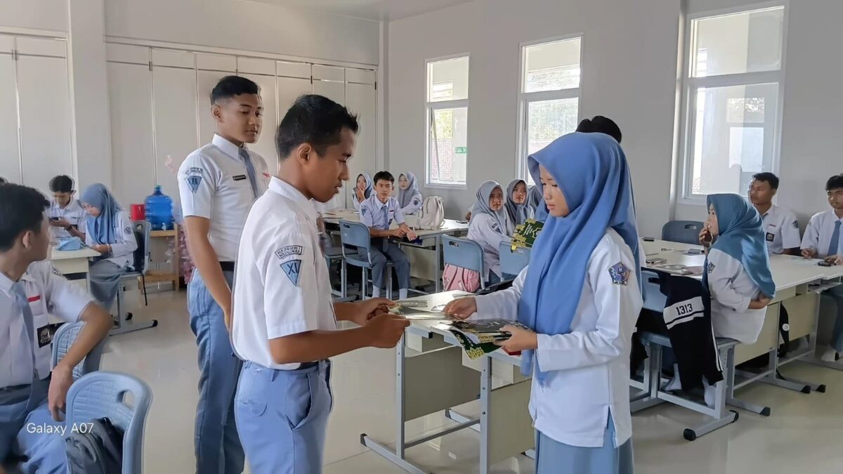 Tingkatkan Efektivitas Tadarus Siswa, Guru MAN 1 Majalengka Inisiasi Pendistribusian Al-Qur’an Per Juz Sesuai Absensi
