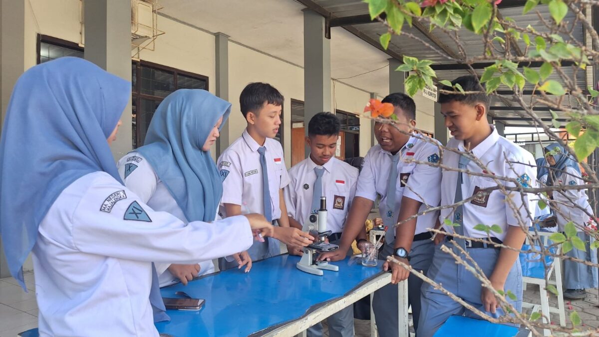 Tingkatkan Pemahaman Sains Siswa, MAN 1 Majalengka Gelar Praktikum Jaringan Tumbuhan