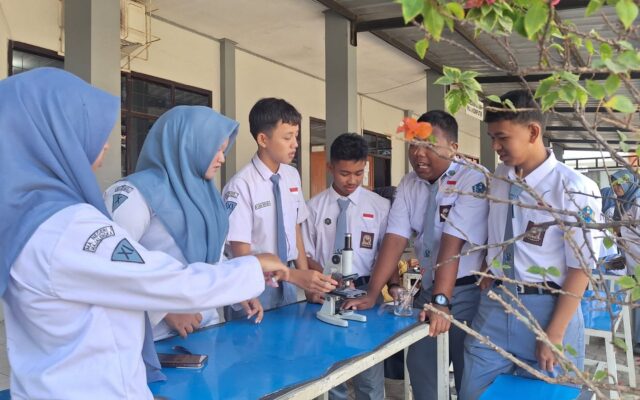 Tingkatkan Pemahaman Sains Siswa, MAN 1 Majalengka Gelar Praktikum Jaringan Tumbuhan