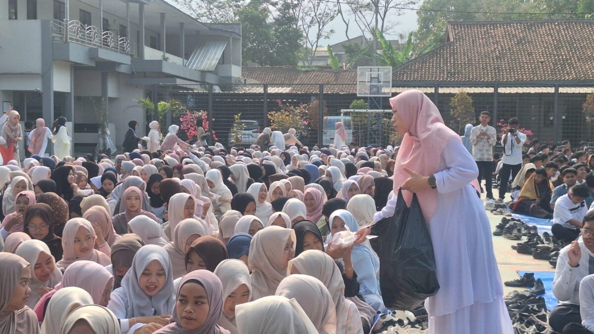 Peringati Maulid Nabi, MAN 1 Majalengka Salurkan Santunan dan Teladani Akhlak Rasulullah