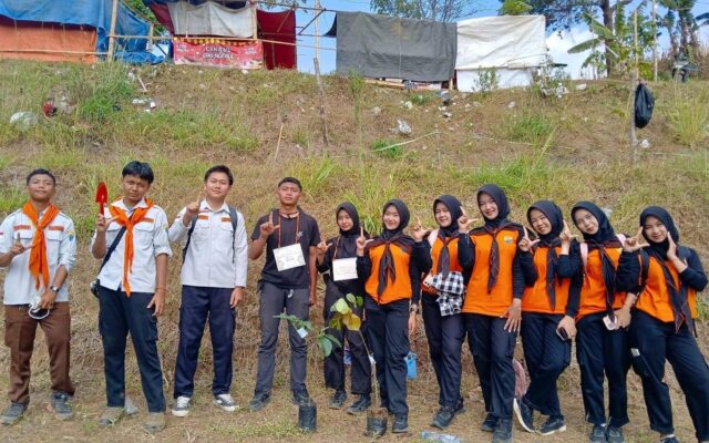 Hijaukan Bumi Perkemahan, Divisi Konservasi PALAMANTA MAN 1 Majalengka Tanam Pohon