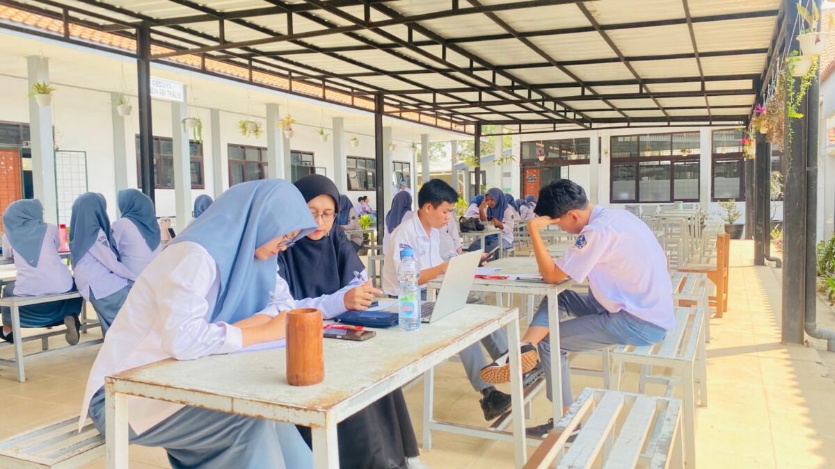 Persiapkan OMI, Tiga Siswa MAN 1 Majalengka Perdalam Strategi Penyelesaian Soal Matematika