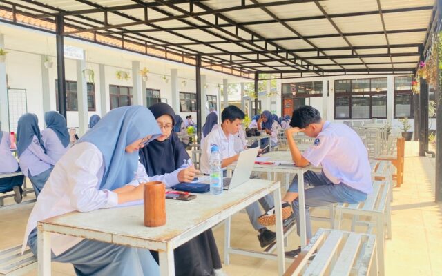 Persiapkan OMI, Tiga Siswa MAN 1 Majalengka Perdalam Strategi Penyelesaian Soal Matematika