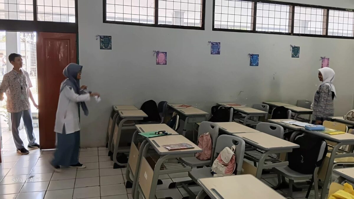 Tingkatkan Kedisiplinan Siswa, Pengurus OSIS MAN 1 Majalengka Kawal Pelaksanaan Dhuha Bersama
