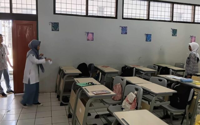 Tingkatkan Kedisiplinan Siswa, Pengurus OSIS MAN 1 Majalengka Kawal Pelaksanaan Dhuha Bersama