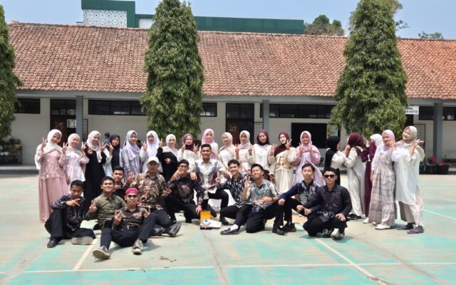 Peringati Maulid Nabi, Siswa XII-2 MAN 1 Majalengka Teladani Akhlak Rasulullah
