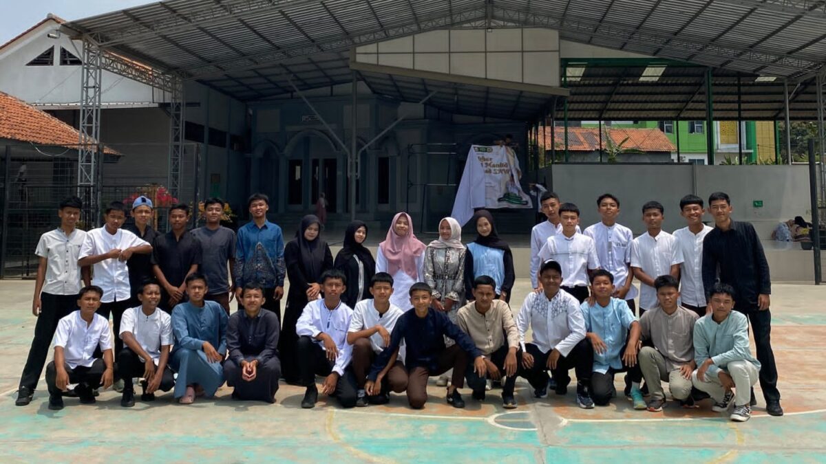 Bentuk Karakter Mulia, Siswa X-13 MAN 1 Majalengka Khidmat Ikuti Maulid Nabi
