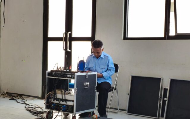 Dukung Kinerja Tenaga Kependidikan, Tim Sarpras MAN 1 Majalengka Siapkan Ruang Briefing