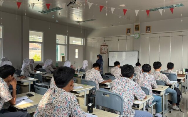 Persiapan Masa Depan, Siswa XII MAN 1 Majalengka Ikuti Sosialisasi Pemilih Pemula