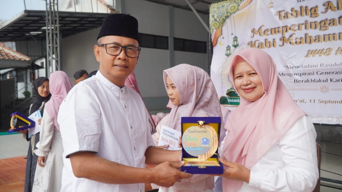 Ciptakan Suasana Belajar Nyaman, Kelas XII-3 MAN 1 Majalengka Raih Predikat Terbersih