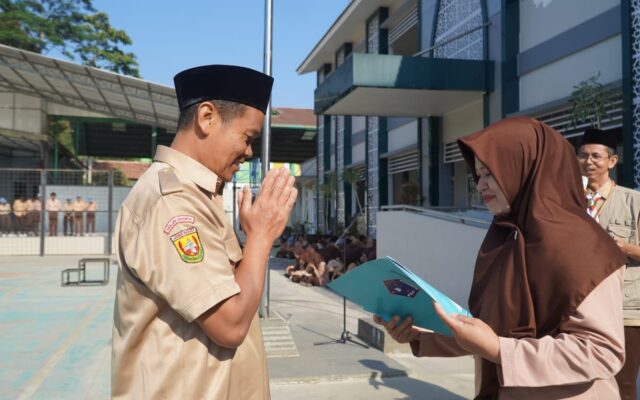 Apresiasi Publikasi Pembelajaran, Guru Kimia MAN 1 Majalengka Raih Penghargaan Kontributor