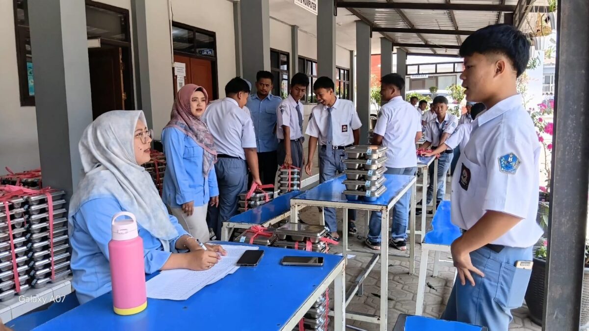 Guna Pastikan Ketepatan Sasaran, Petugas MBG MAN 1 Majalengka Terapkan Pendataan Ketat