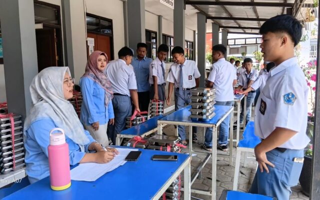 Guna Pastikan Ketepatan Sasaran, Petugas MBG MAN 1 Majalengka Terapkan Pendataan Ketat