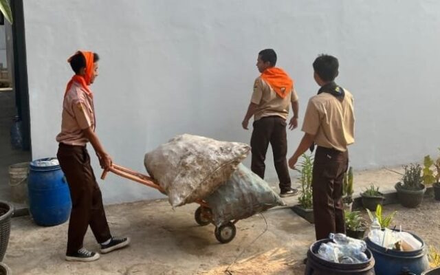 Peringati World Cleanup Day, Palamanta MAN 1 Majalengka Gelar Aksi Bersih Lingkungan
