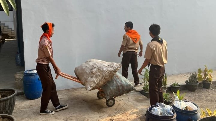 Peringati World Cleanup Day, Palamanta MAN 1 Majalengka Gelar Aksi Bersih Lingkungan